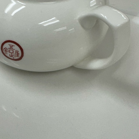 Vintage Chinese porcelain teapot - Picture 5 of 8